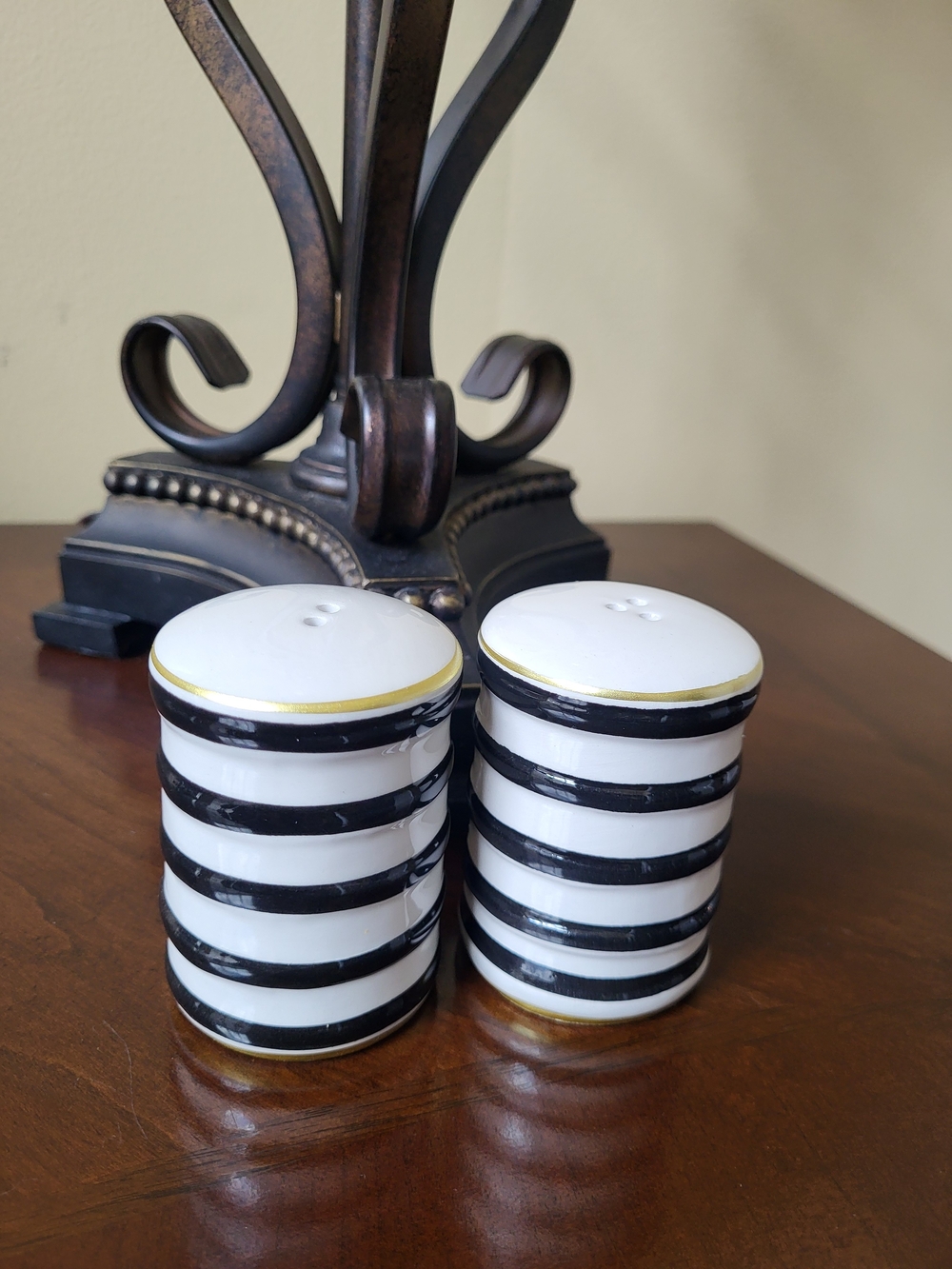 Almeria Collection Striped Salt And Pepper Shakers White & Black
